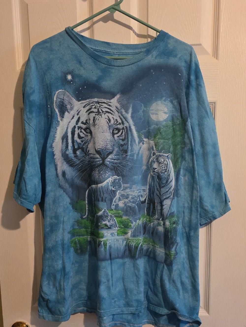 Liquid Blue Blue & White Tiger Graphic Short Sleeve Tee